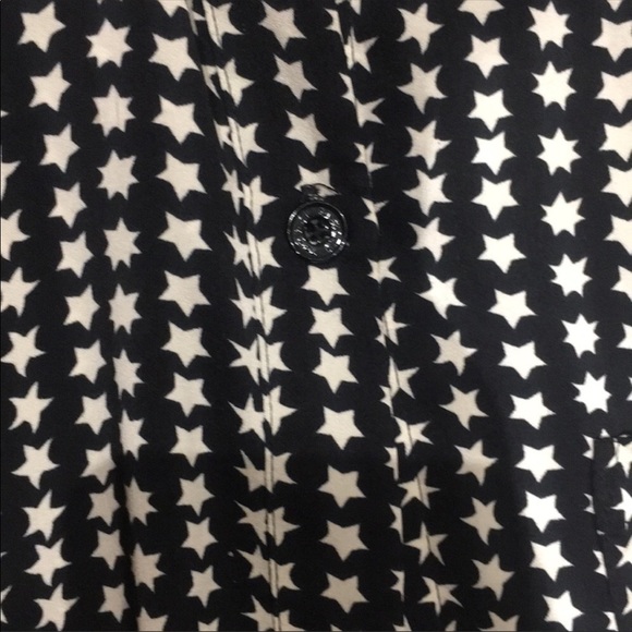‼️4 for $25‼️ Forever 21 STAR PATTERNED BUTTON DOWN - Picture 4 of 4